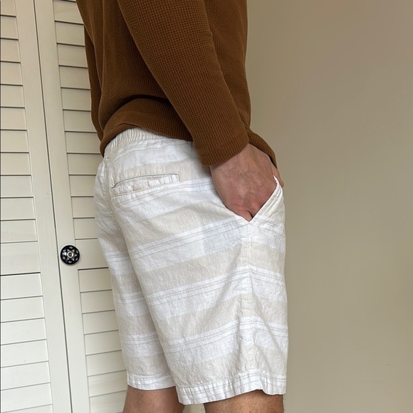 SIZE S / Old Navy / Linen Blend / Men's White and Cream Striped Shorts - Picture 5 of 8